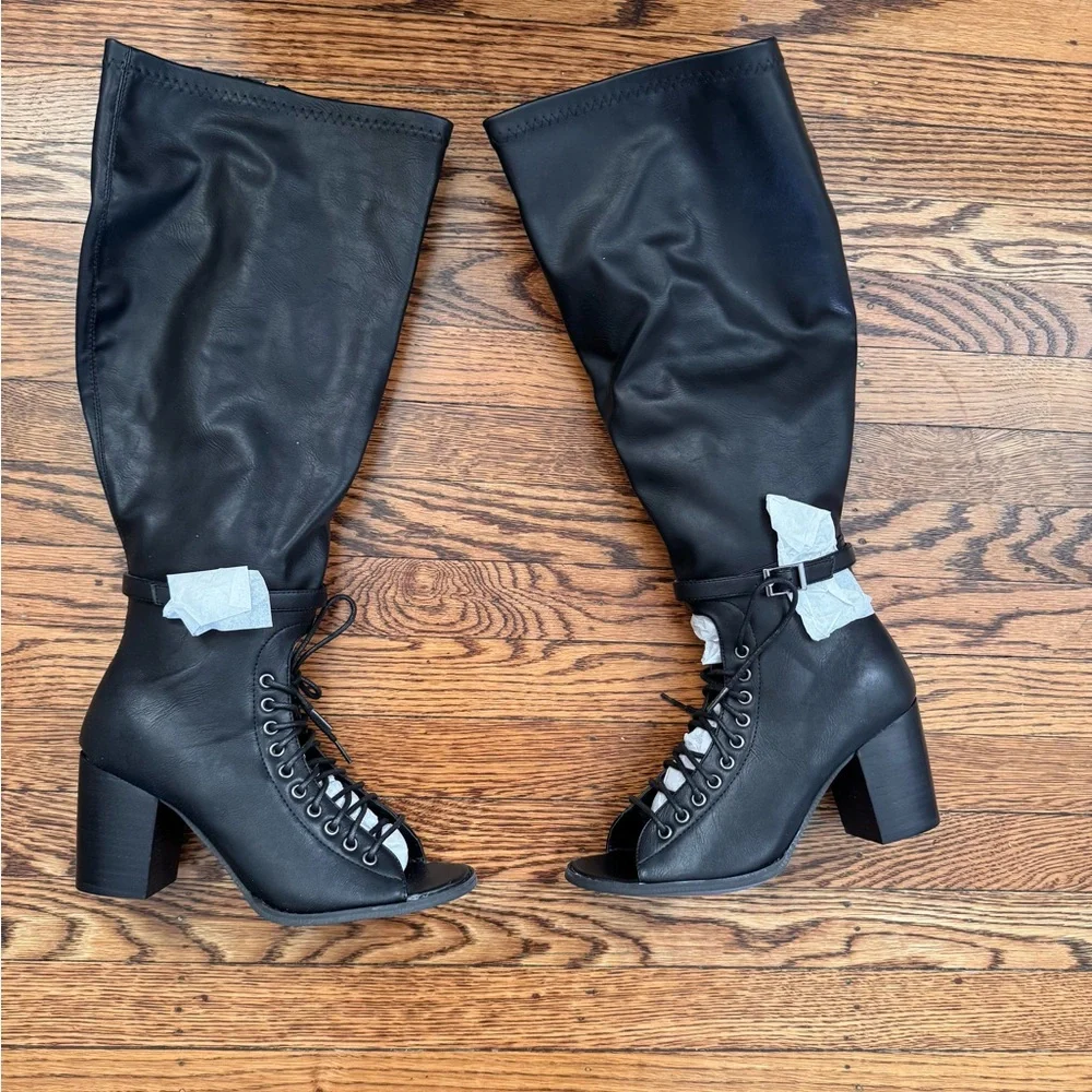 Black Peep Toe Knee-High Lace-Up Boots